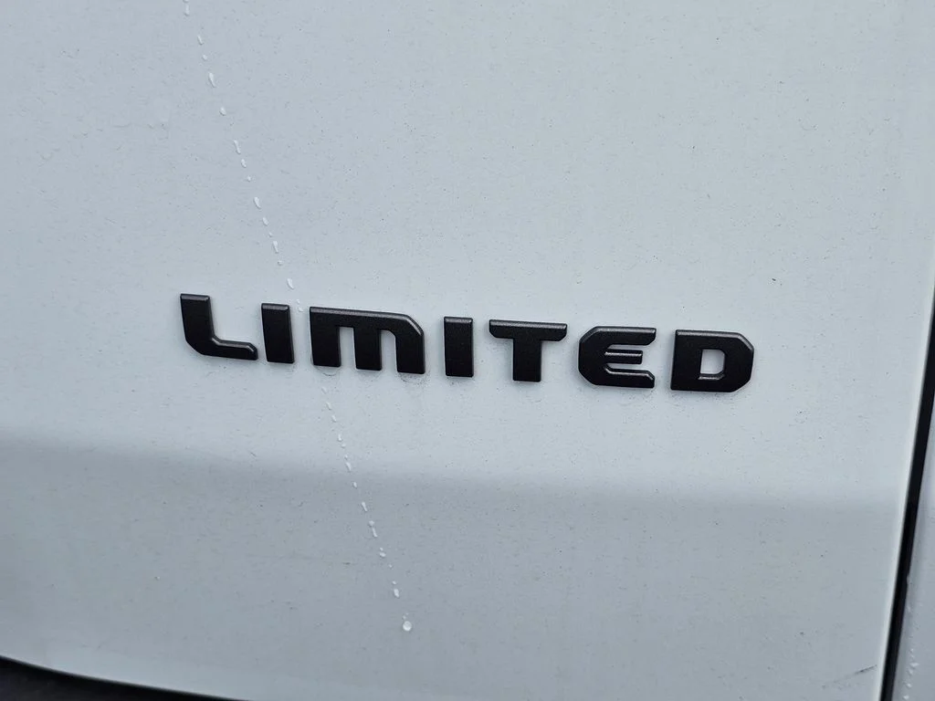 New 2026 Bright White Clear-Coat Exterior Paint Jeep Limited image 10