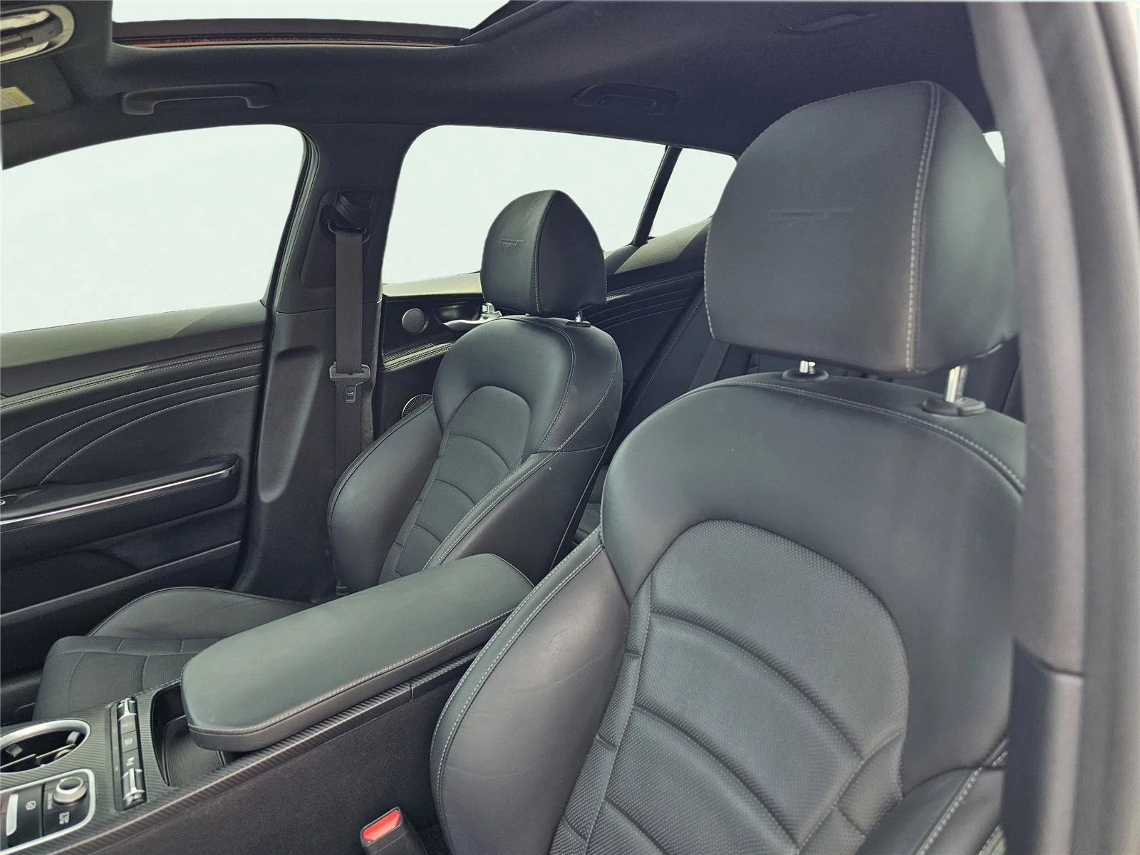 Used 2022 Snow White Pearl Kia GT2 image 18