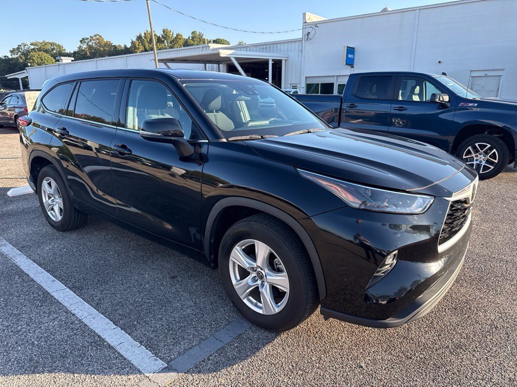 Used 2022 Black Toyota LE image 8