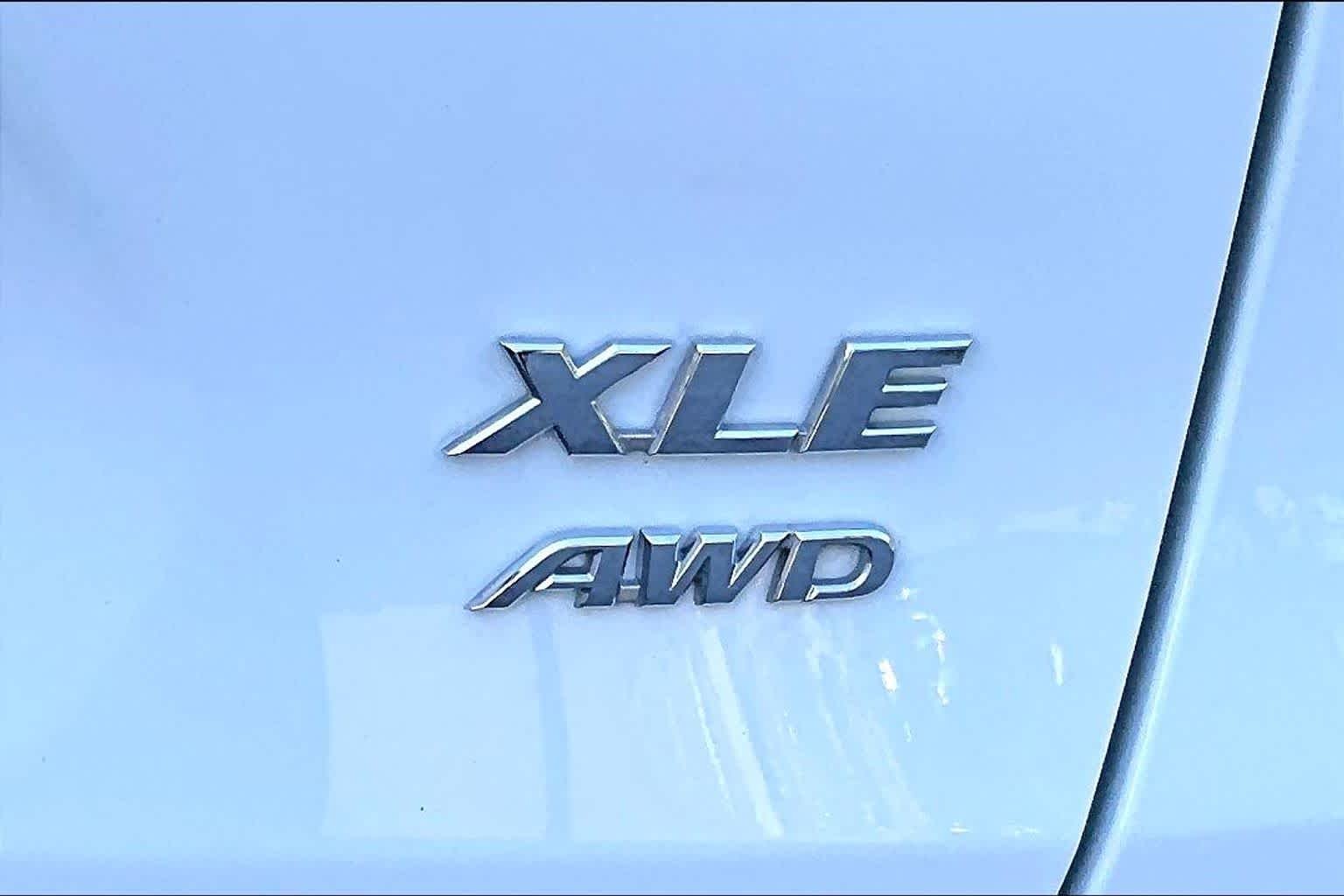 Used 2025 Ice Cap Toyota XLE image 10