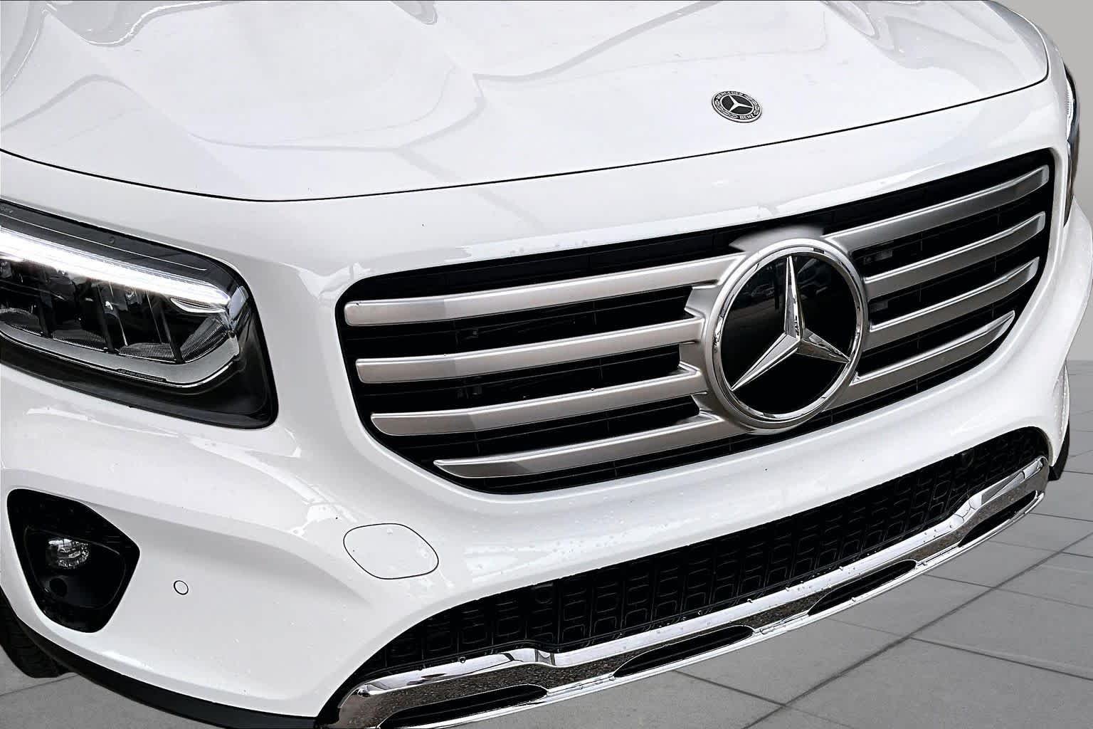Certified Used 2025 Polar White Mercedes-Benz GLB 250 image 30