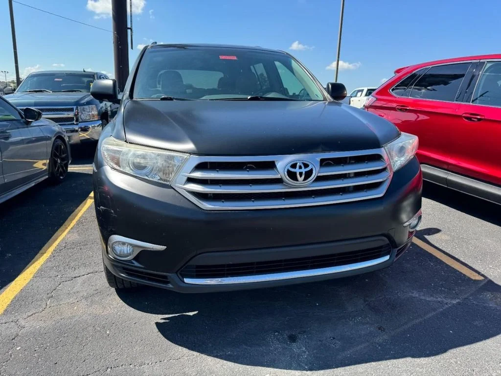 Used 2013 Magnetic Gray Metallic Toyota Limited image 3