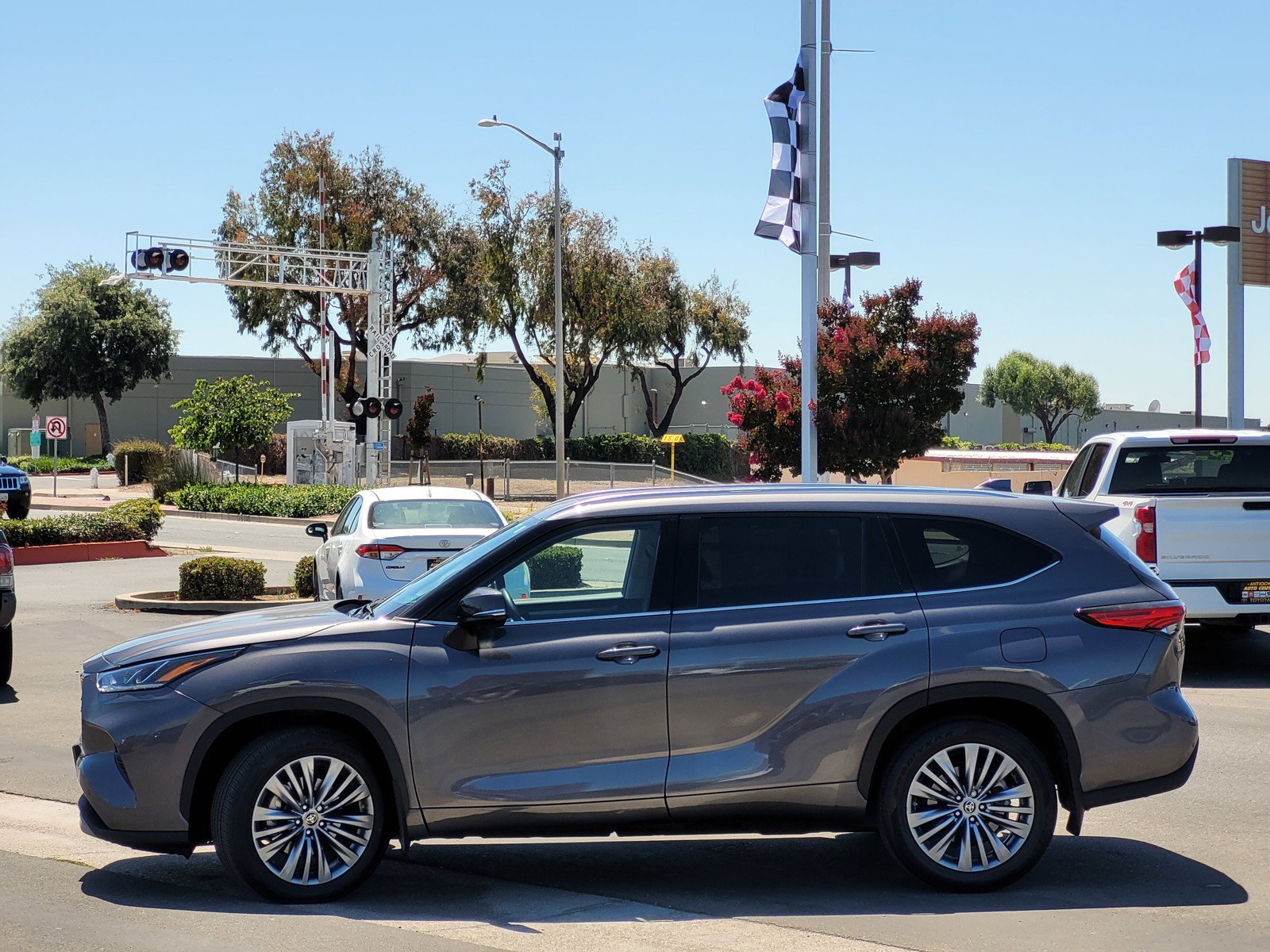Used 2022  Toyota Platinum image 7
