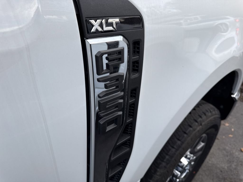 New 2025 Oxford White Ford F-350® XLT image 26