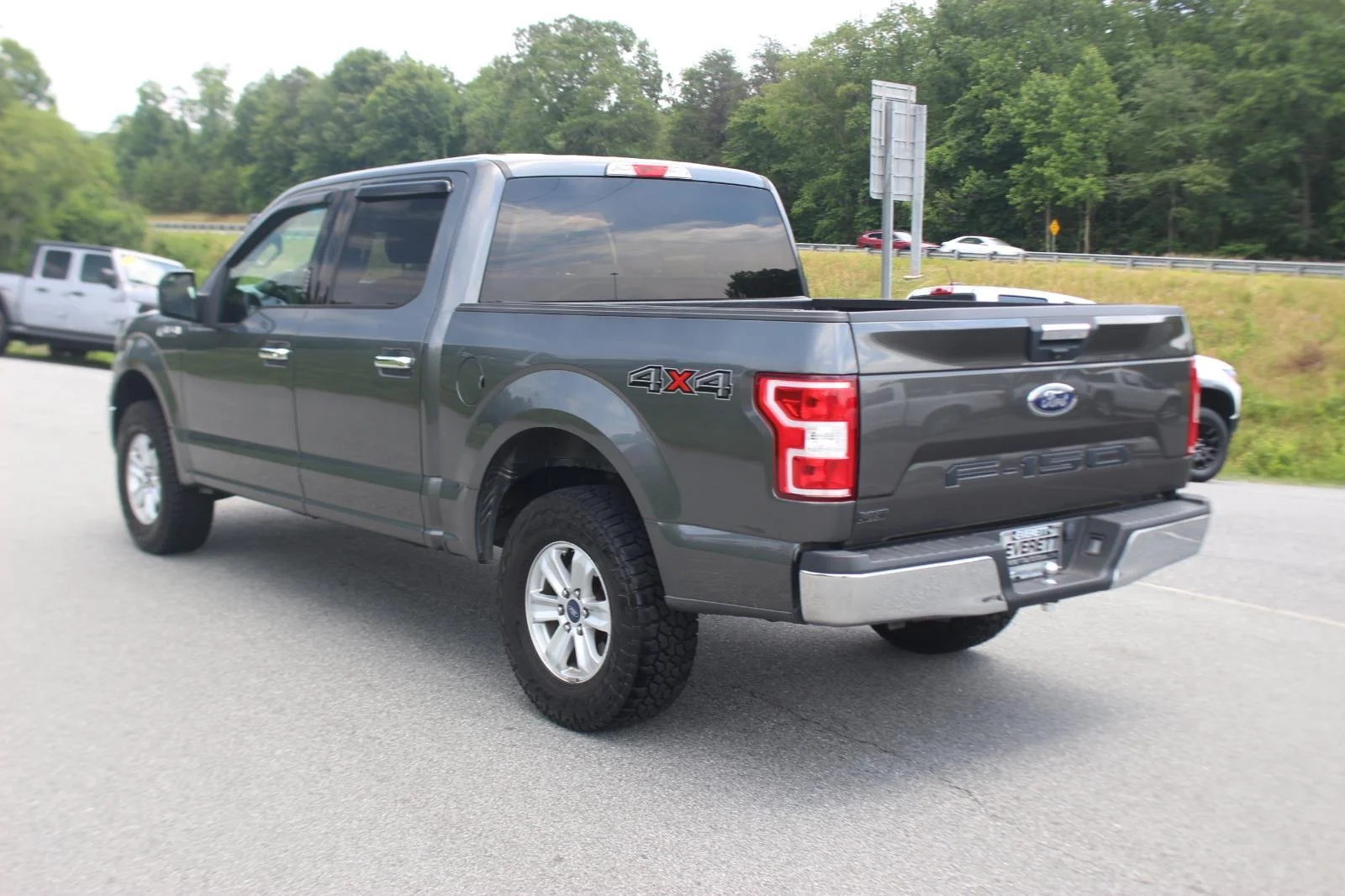 Used 2018 Grey Ford XL image 6