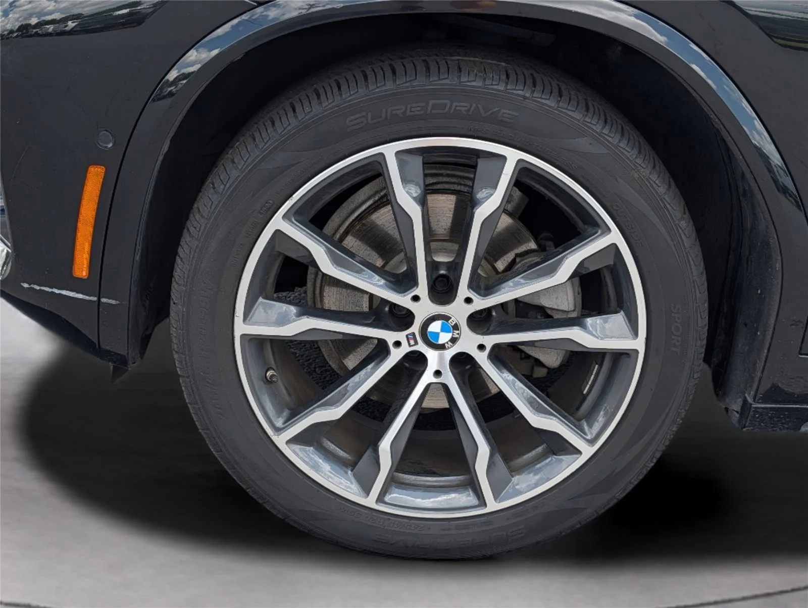 Used 2020 Black Sapphire Metallic BMW sDrive30i image 37