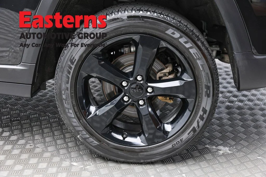 Used 2024 Black Jeep Altitude image 8