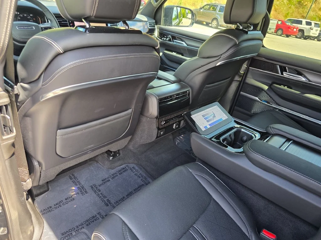 Used 2024 Black Jeep Series II image 29