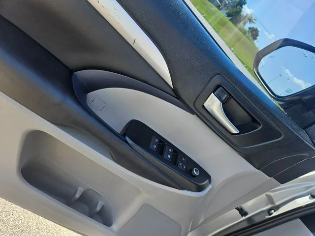 Used 2019 Silver Toyota XLE image 11
