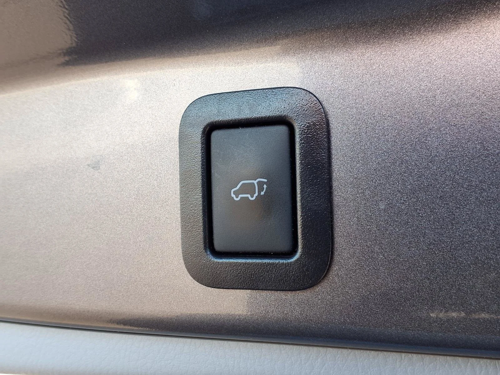 Certified Used 2018 Predawn Gray Mica Toyota XLE image 27