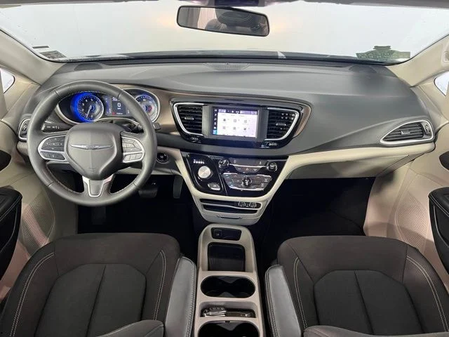 2022 Chrysler Voyager LX - Photo 32
