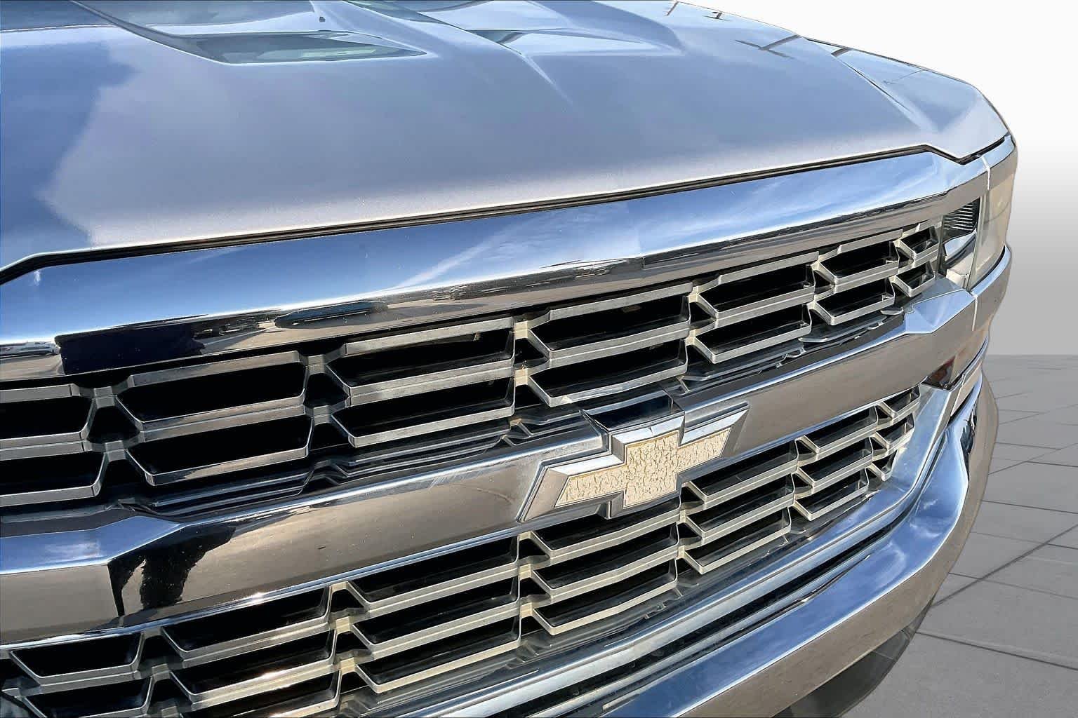 Used 2018 Silver Ice Metallic Chevrolet LT image 28