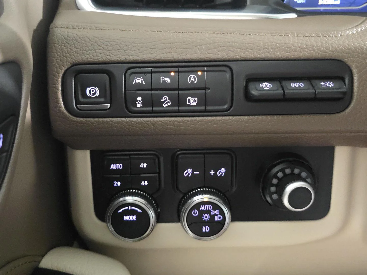 Used 2024 White Frost Tricoat GMC Denali image 18