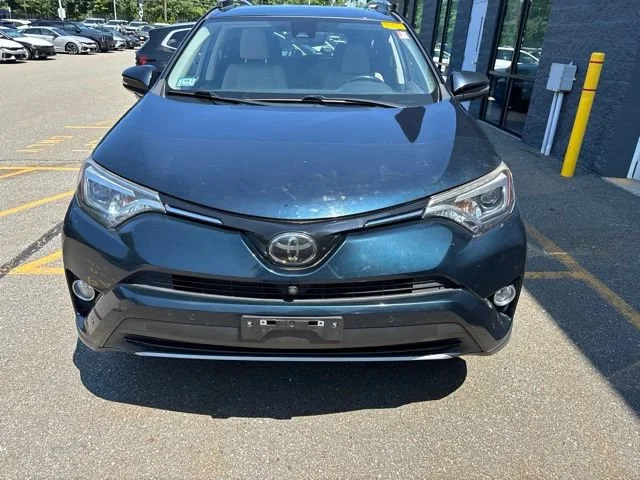 Used 2018 Aqua Toyota Limited image 2