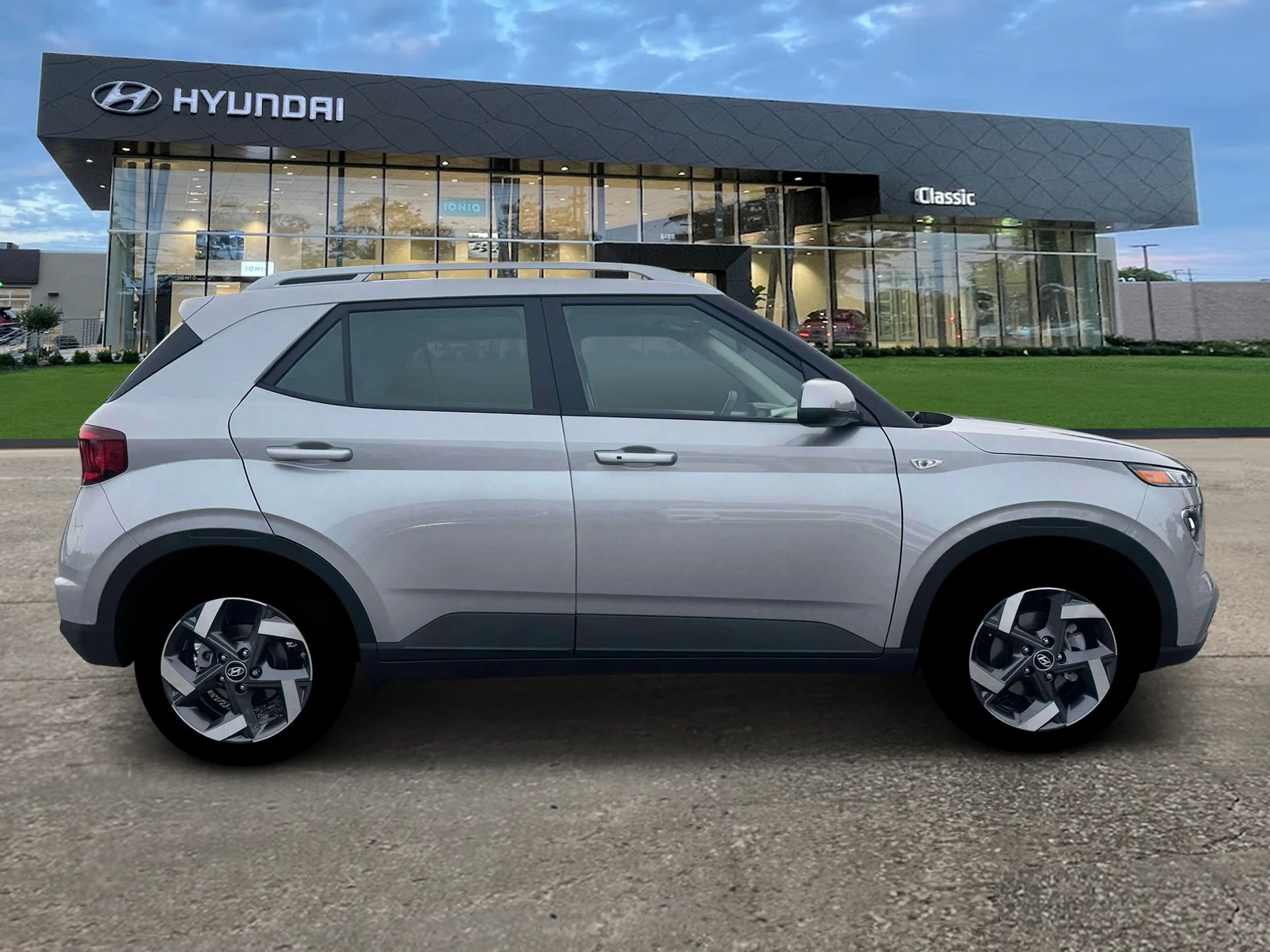 New 2026 Shimmering Silver Hyundai SEL image 9