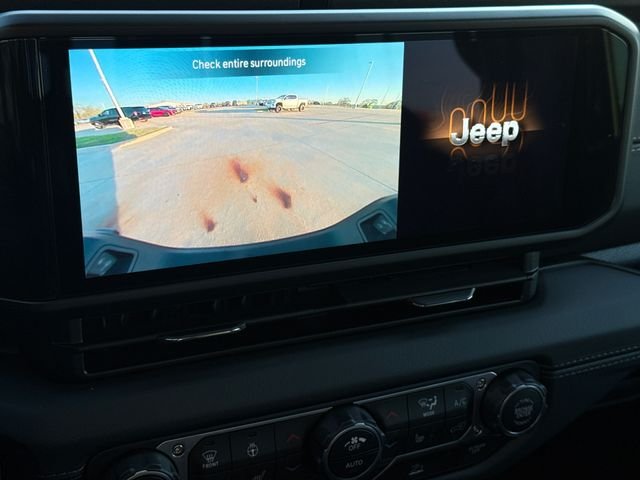 Used 2025 Black Jeep Texas Trail image 25