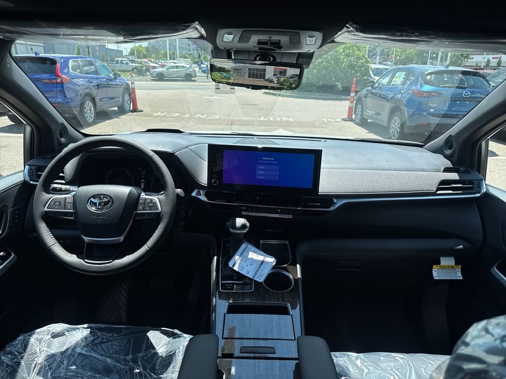 New 2026 Wind Chill Pearl Toyota Platinum image 13