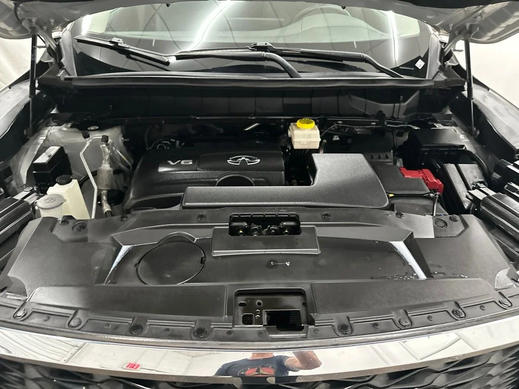 Used 2023 Silver INFINITI LUXE image 13