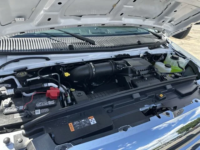 New 2027 Oxford White Ford E-350 SRW image 19