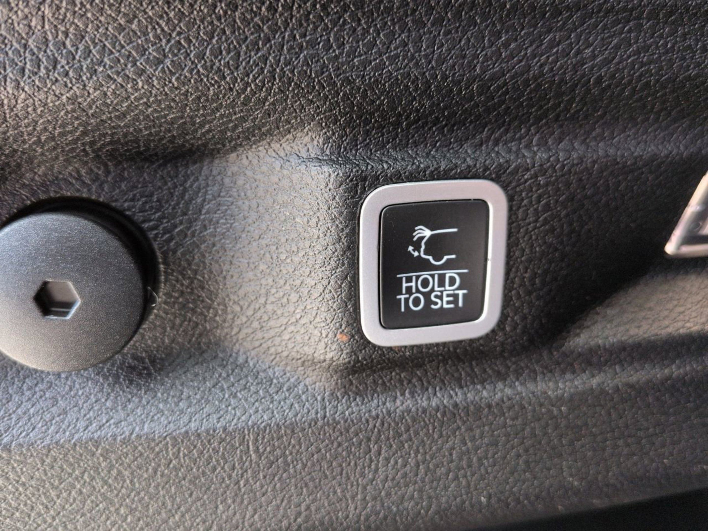 Used 2024 Baltic Gray Metallic Clearcoat Jeep Altitude image 11