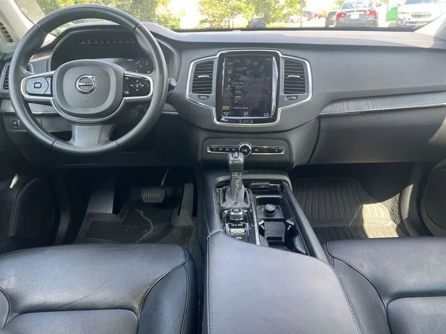 Used 2020 Black Volvo T5 Momentum image 17