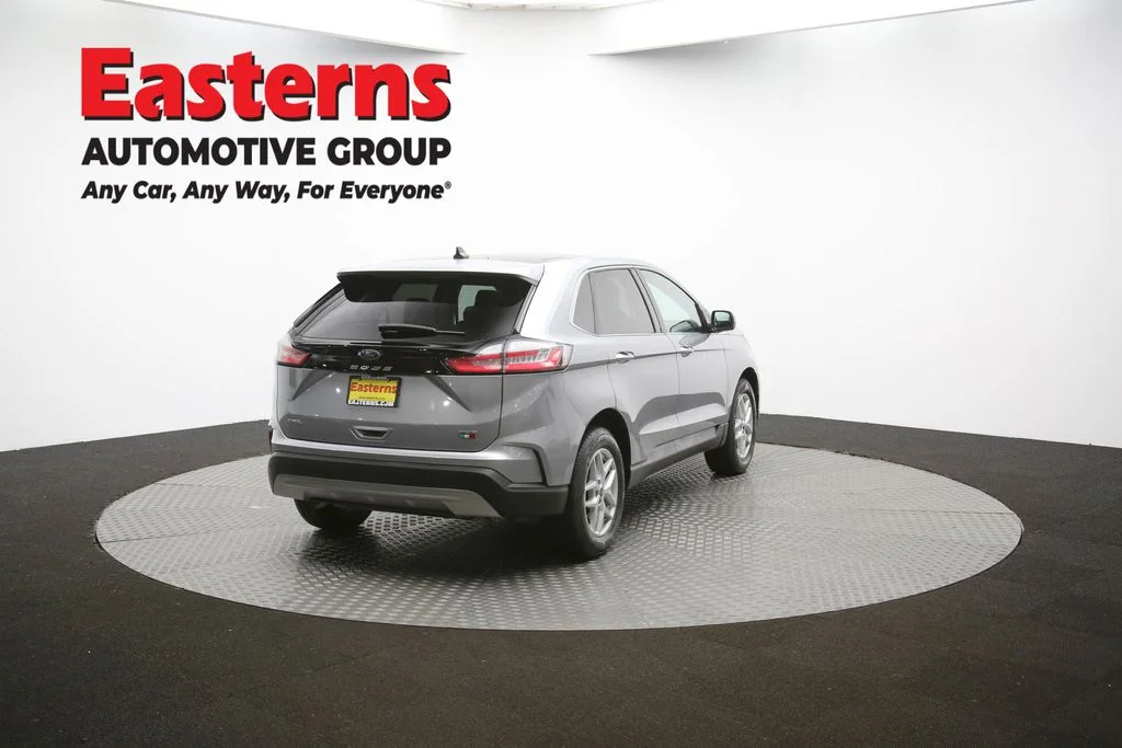Used 2023 Silver Ford SEL image 36