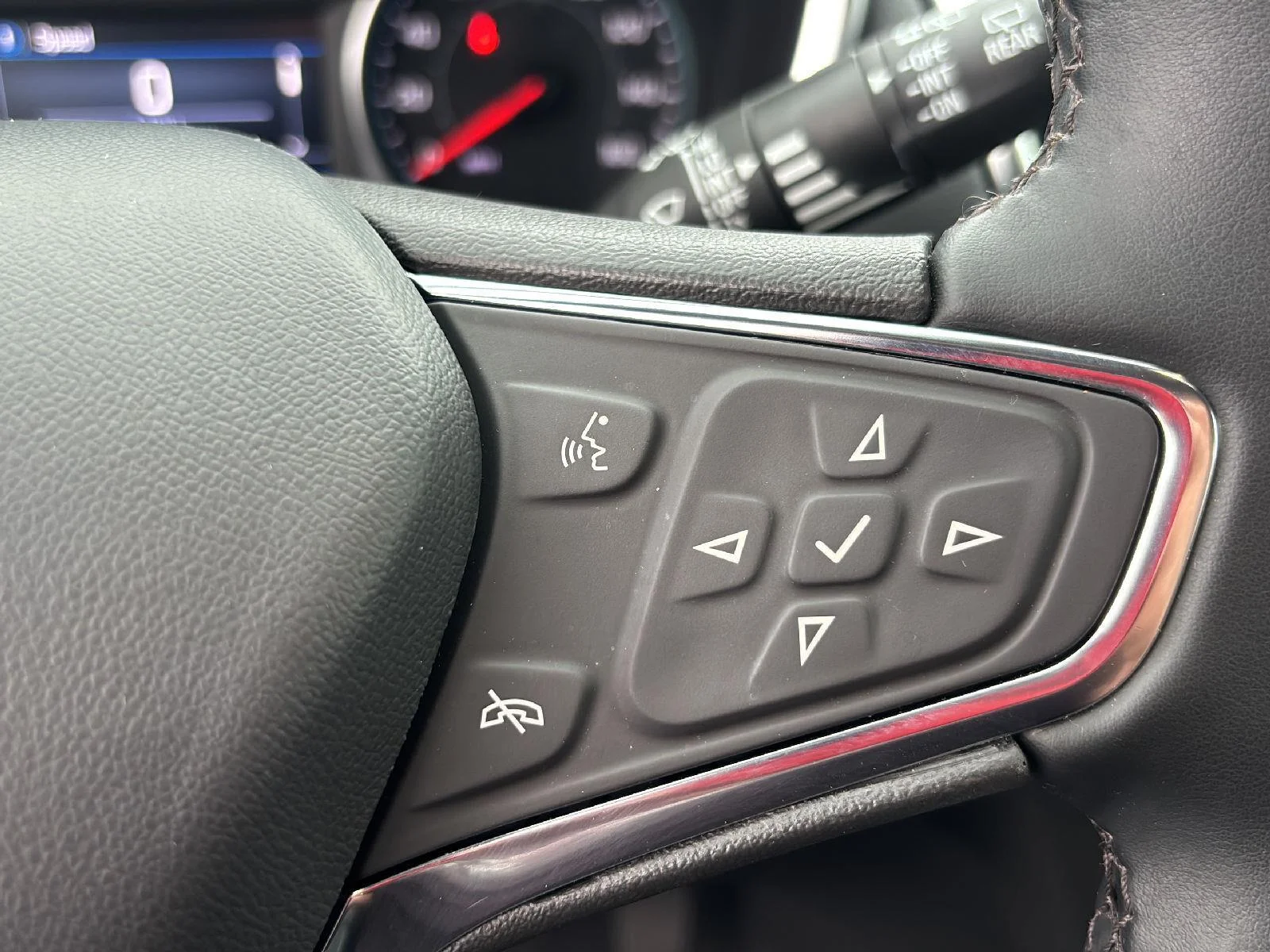 Used 2024 Sterling Gray Metallic Chevrolet LT image 23