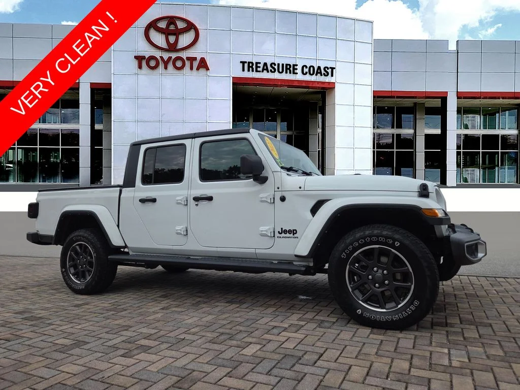 Used 2022 White Jeep Sport image 1