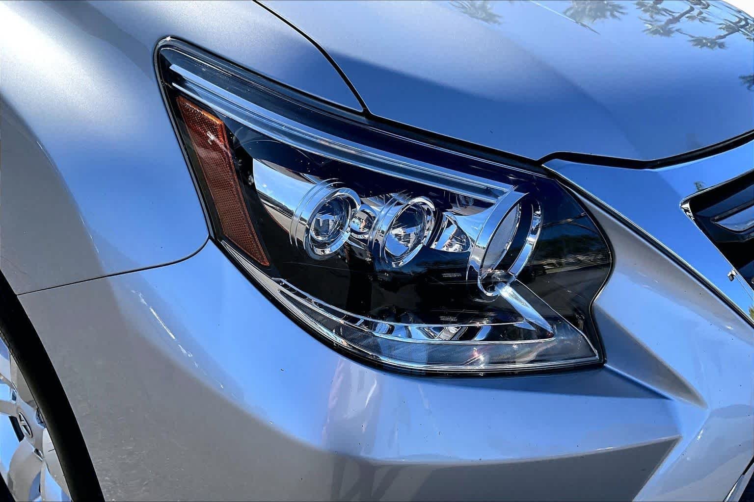 Used 2015 Silver Lining Metallic Lexus  image 26