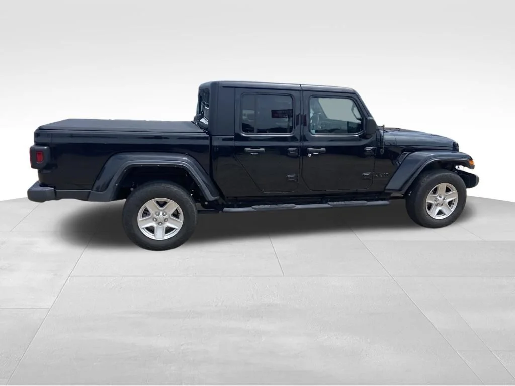 Used 2022 Black Jeep Sport image 11
