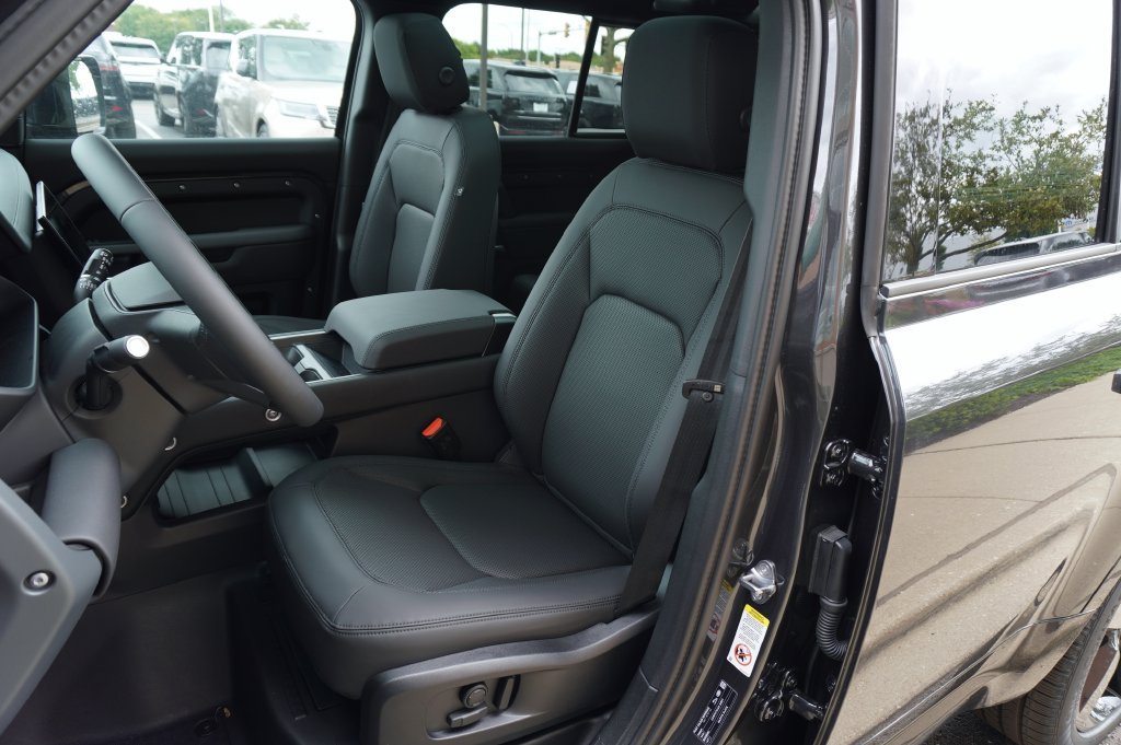 New 2026 Carpathian Grey Land Rover X-Dynamic SE image 13