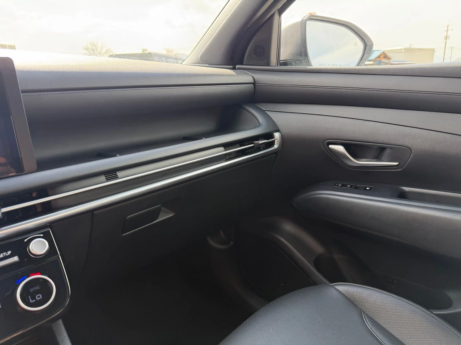 Used 2025 White Hyundai SEL image 21