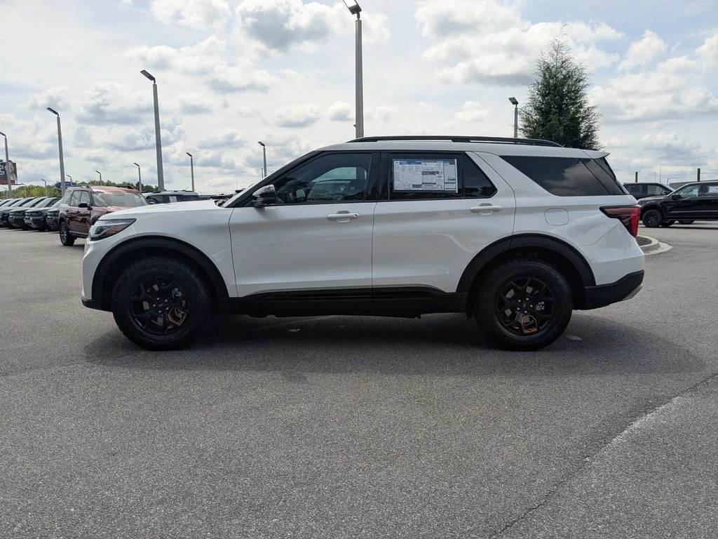 New 2026 Star White Metallic Tri-Coat Ford Tremor image 7