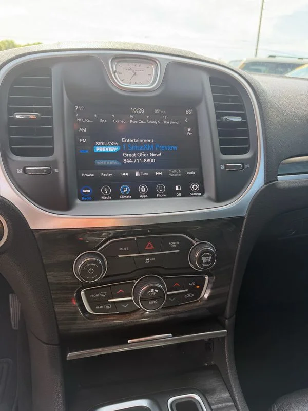 Used 2019  Chrysler Touring image 6