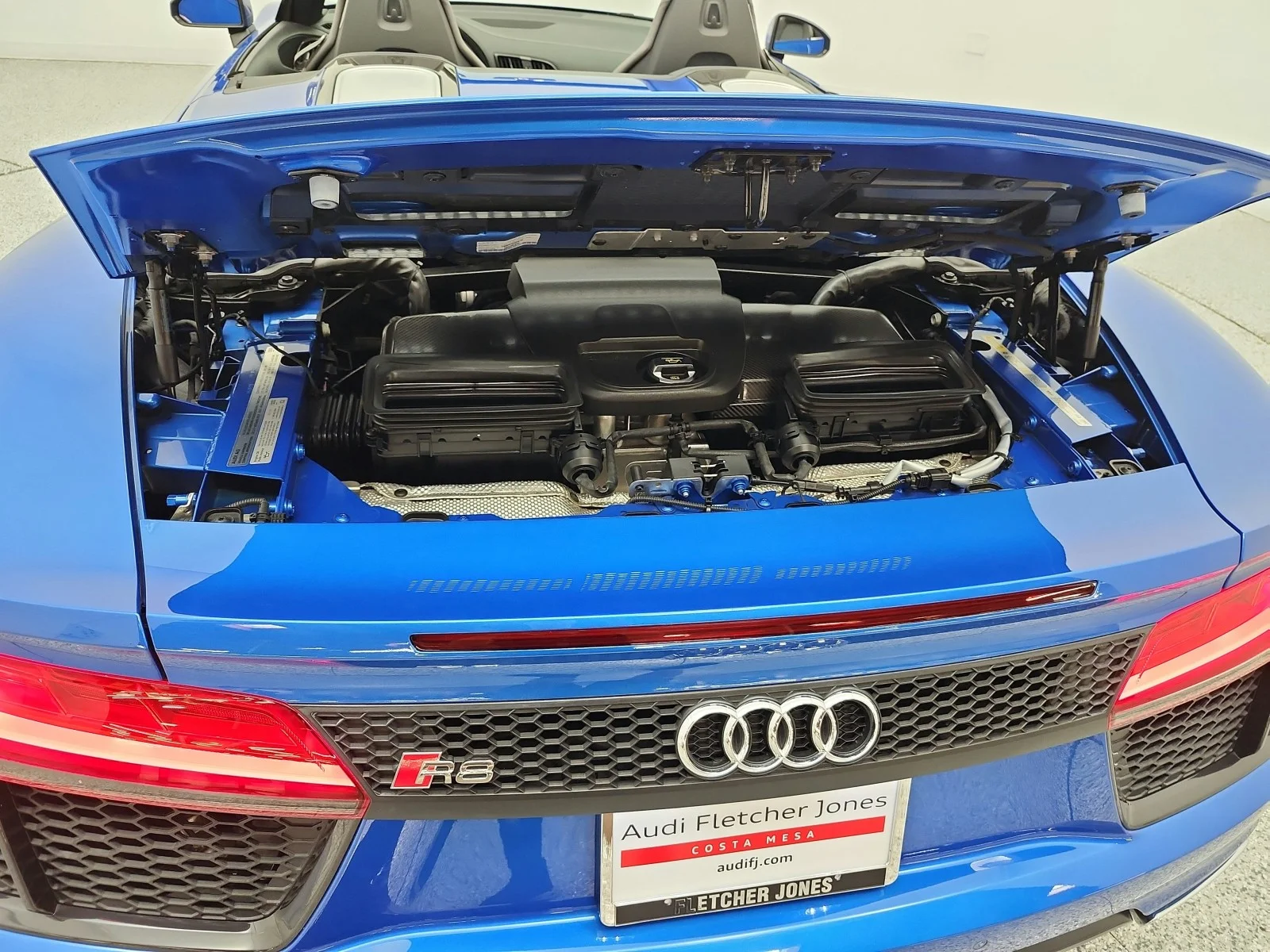 Used 2017 Ara Blue Crystal Effect/Black Roof Audi V10 image 19