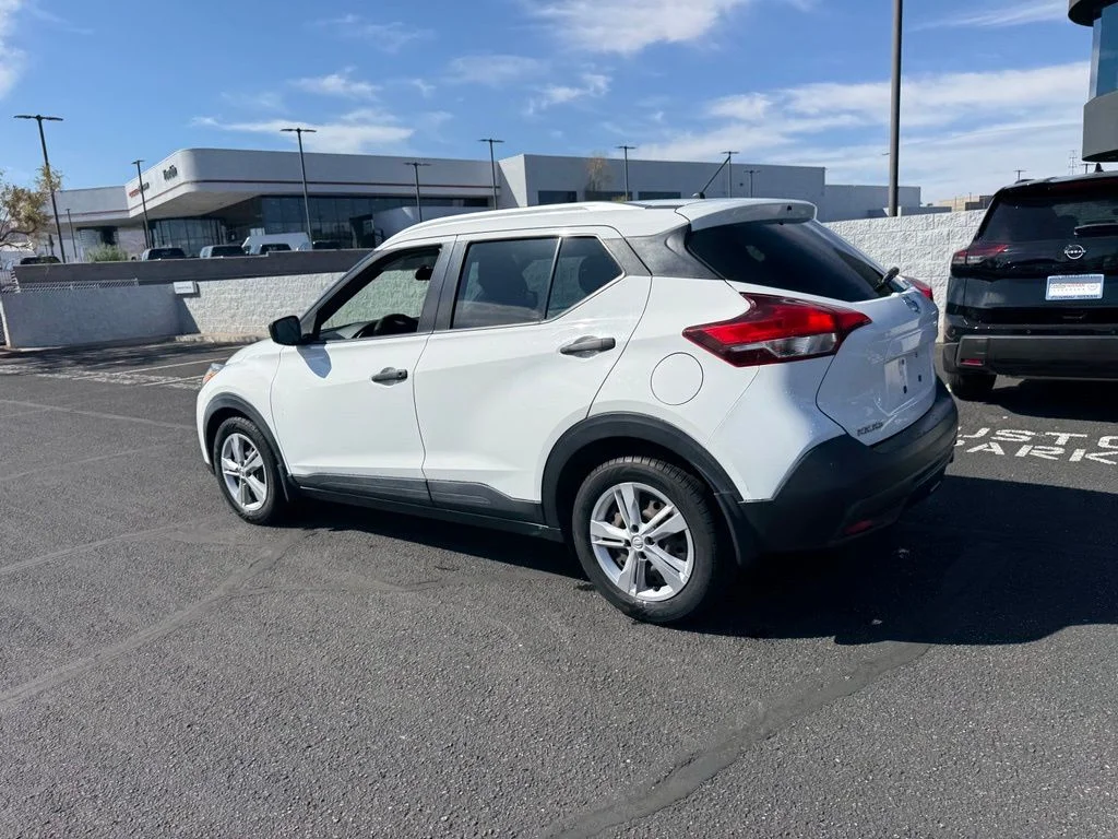 Used 2018 White Nissan S image 14
