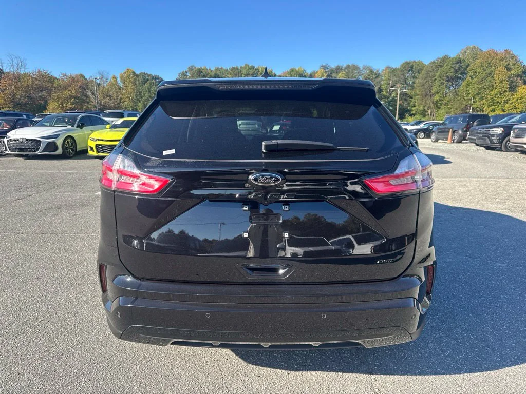 Used 2024 Black Ford SE image 4