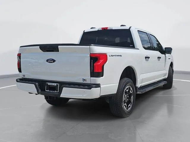 Used 2023 White Ford XLT image 3