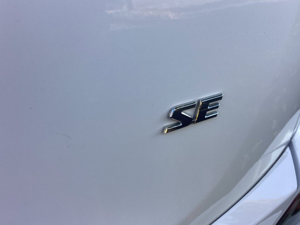 Used 2017 White Toyota SE image 18