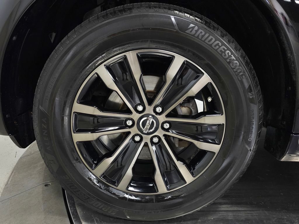 Used 2020 Super Black Nissan Platinum image 11