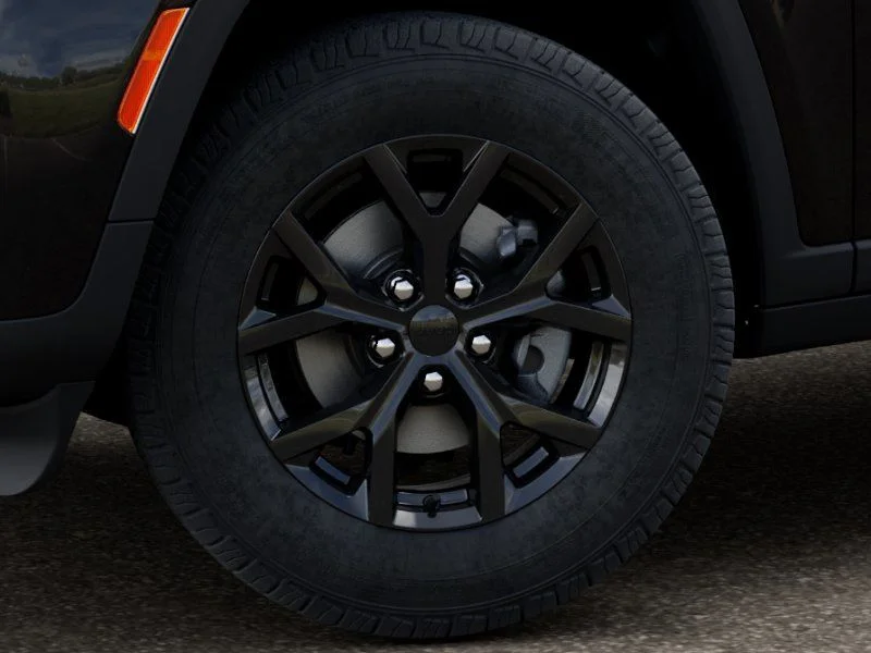 New 2026 Diamond Black Crystal Pearl-Coat Exterior Paint Jeep Laredo image 8