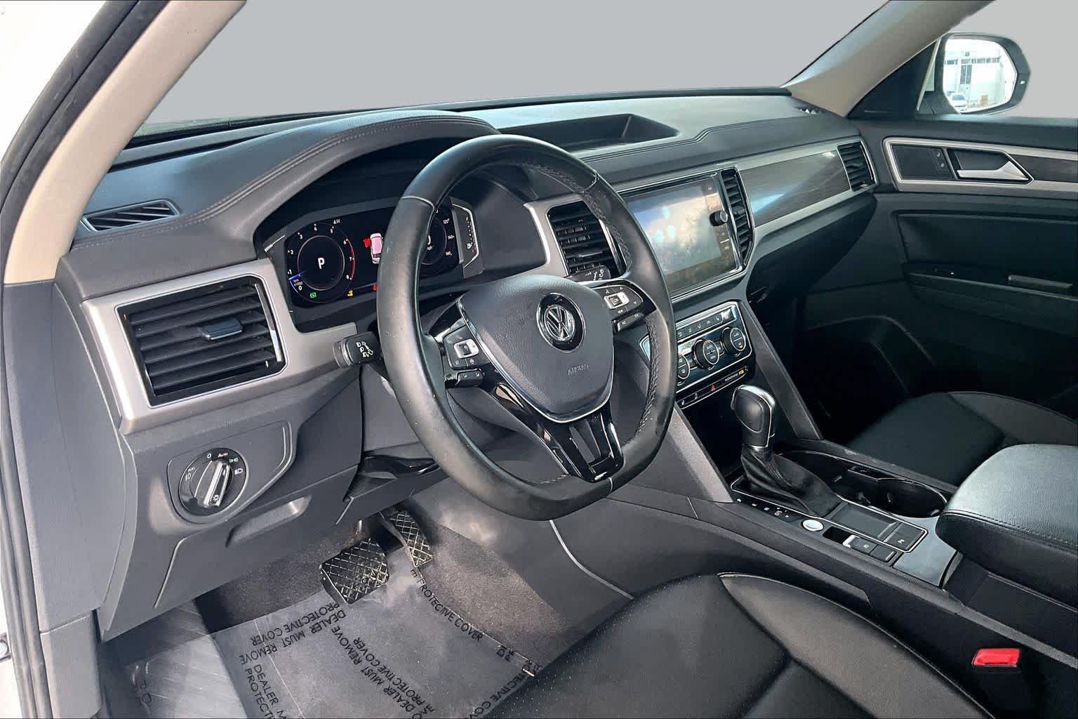 Used 2019 Pure White Volkswagen 3.6L V6 SEL image 18