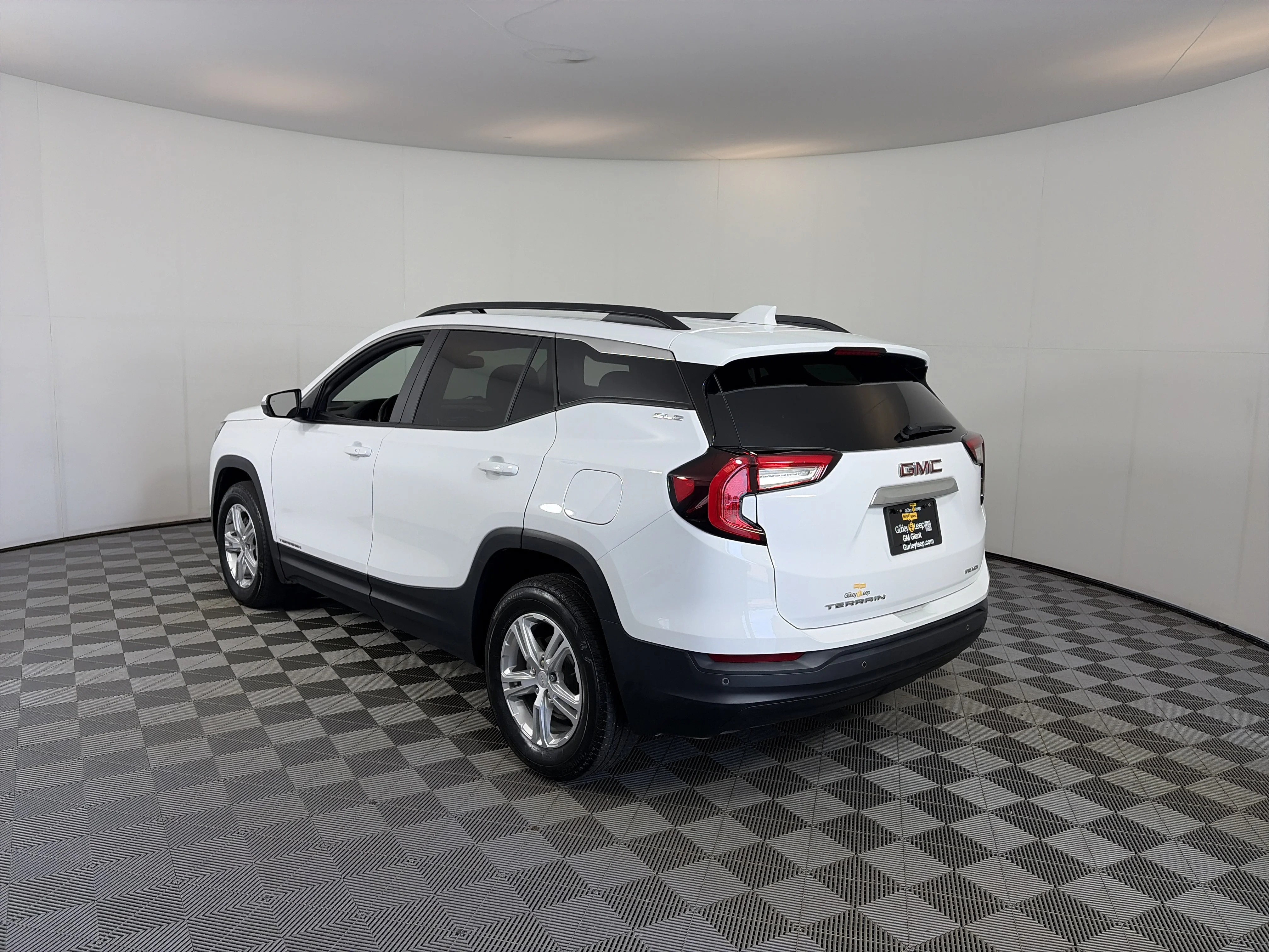 Certified Used 2024 Summit White GMC SLE image 4