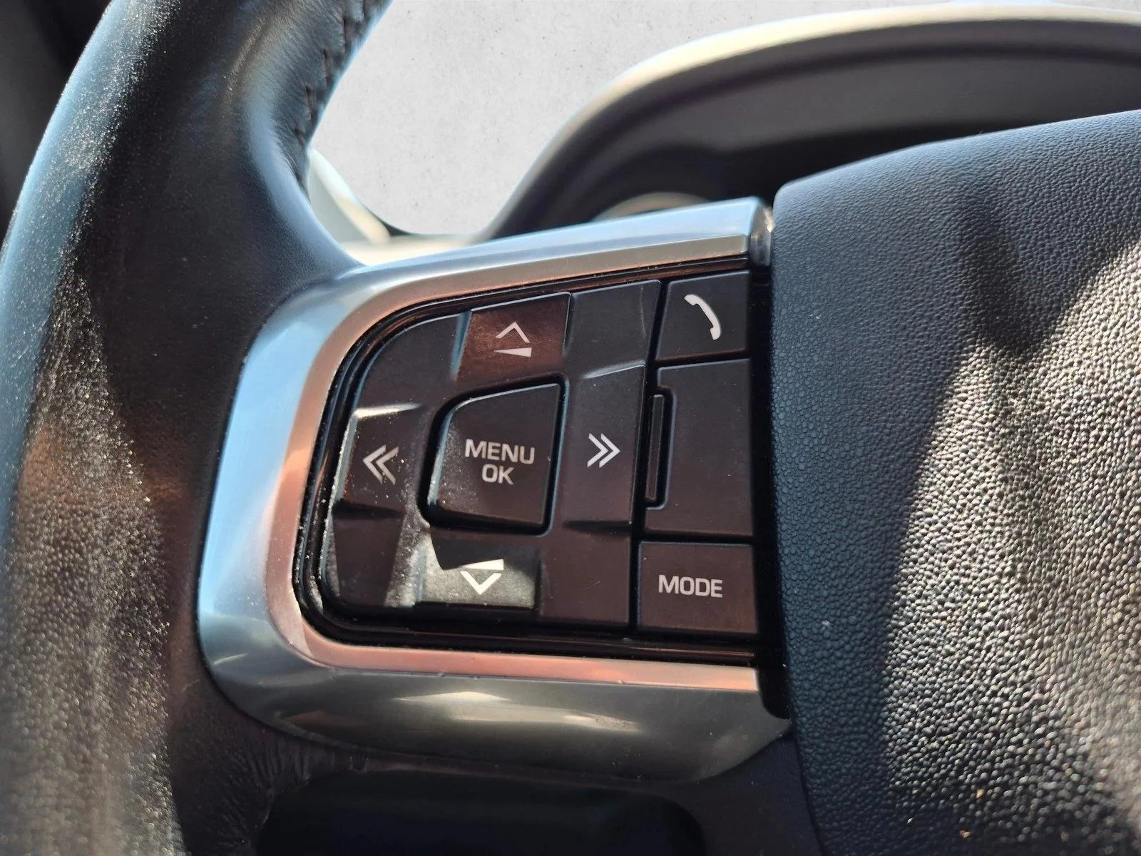 Used 2018 Corris Gray Land Rover SE image 13