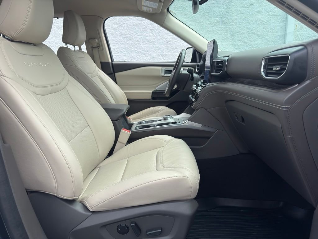 Used 2024 Blue Metallic Ford Platinum image 26
