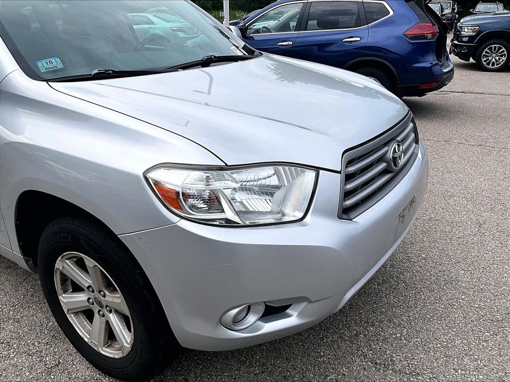 Used 2010 Silver Toyota SE image 8