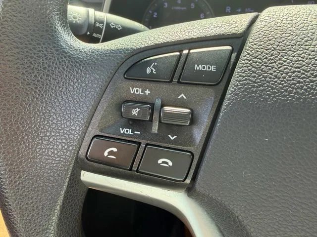 Used 2020 Black Hyundai SE image 29