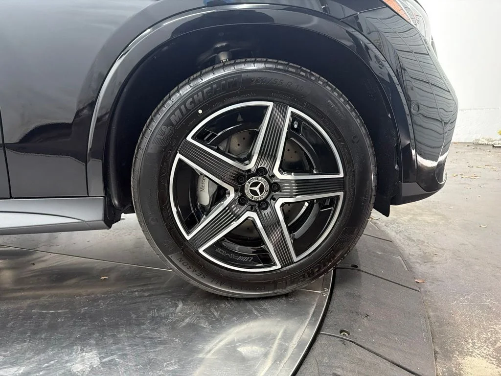 New 2026 Black Mercedes-Benz GLC 300 image 9