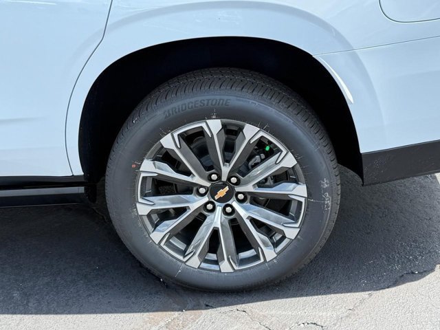 New 2026 Polar White Tricoat Chevrolet High Country image 5