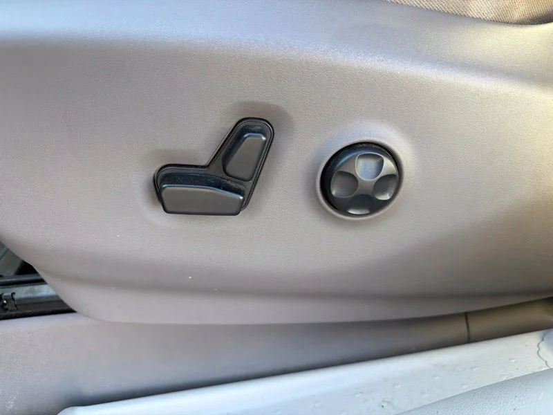 Used 2019 Red Chrysler Touring L image 16